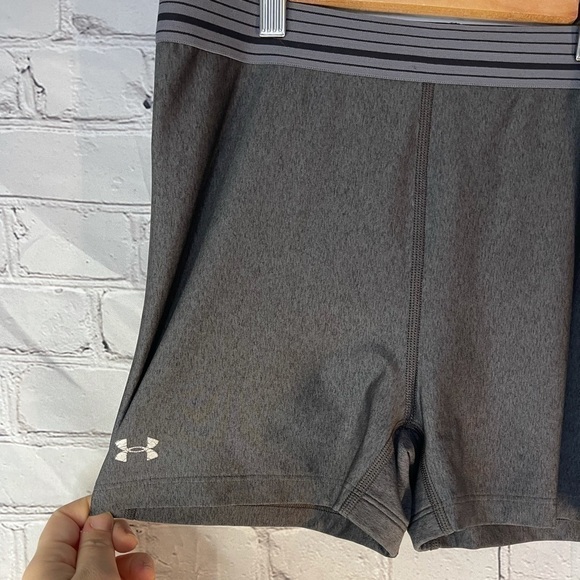 UNDER Armour WorkOut Shorts - Picture 8 of 8